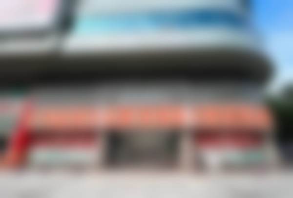 广州中家医家庭医生医疗美容门诊部刘志刚擅长项目：鼻整形及眼部整形修复等术式