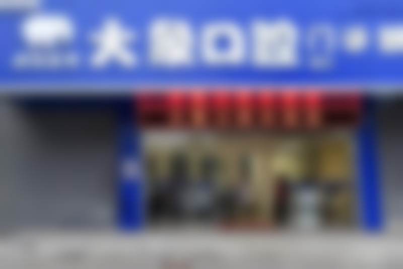 特色诊疗项目:从基础清洁到复杂种植一站式解决