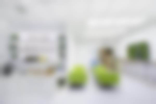 特色科室与项目:种植牙、矫正、修复