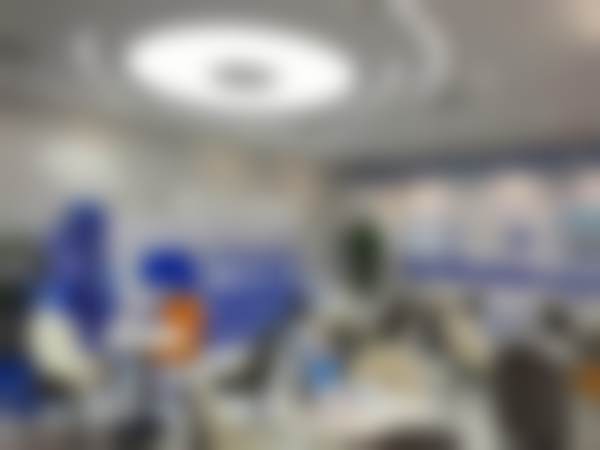 特色项目与价格：原价与优惠价透明